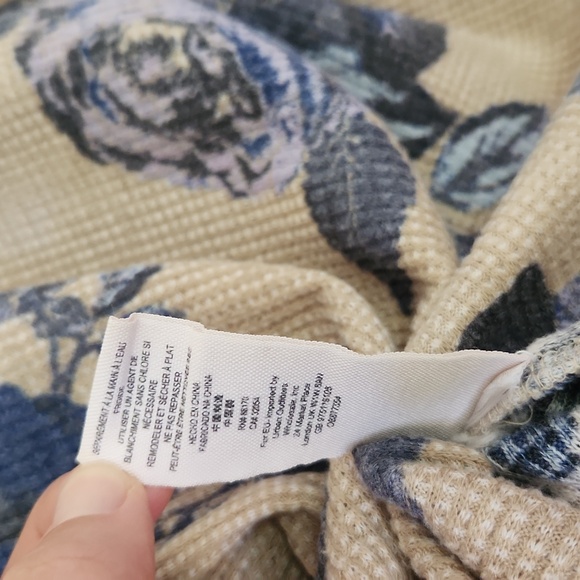 Free People Flower Patch Thermal Top Blue Roses Cream Floral XS Sweater Blouse - Picture 14 of 16